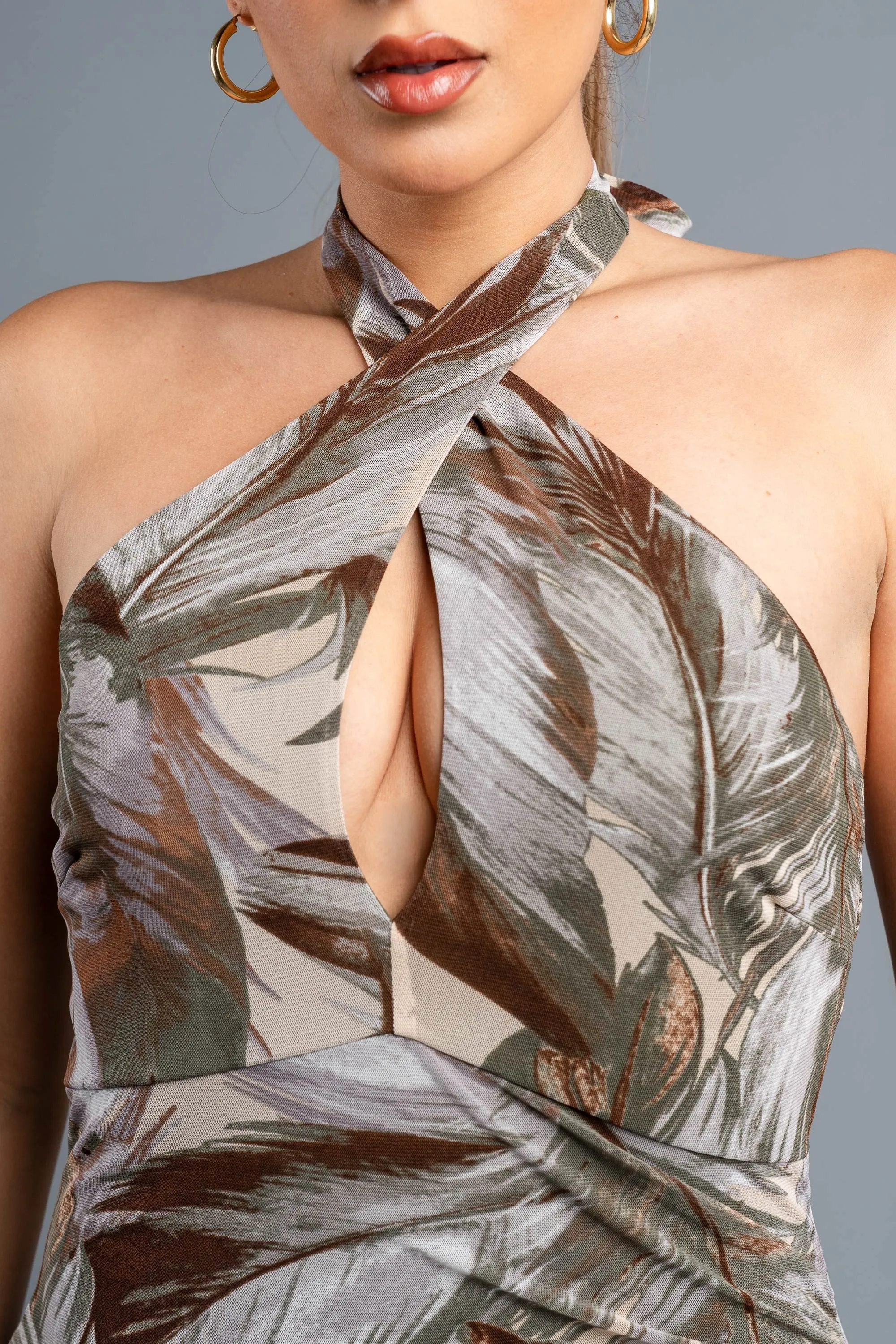 CHIC LEAF PRINT MESH TWIST HALTERNECK MIDI DRESS