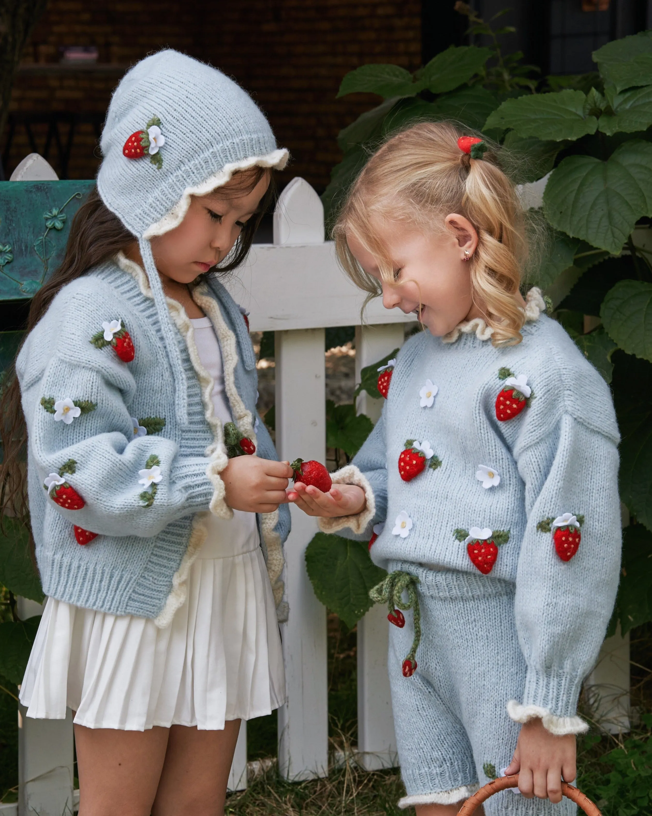 Strawberries Pullover | Blue