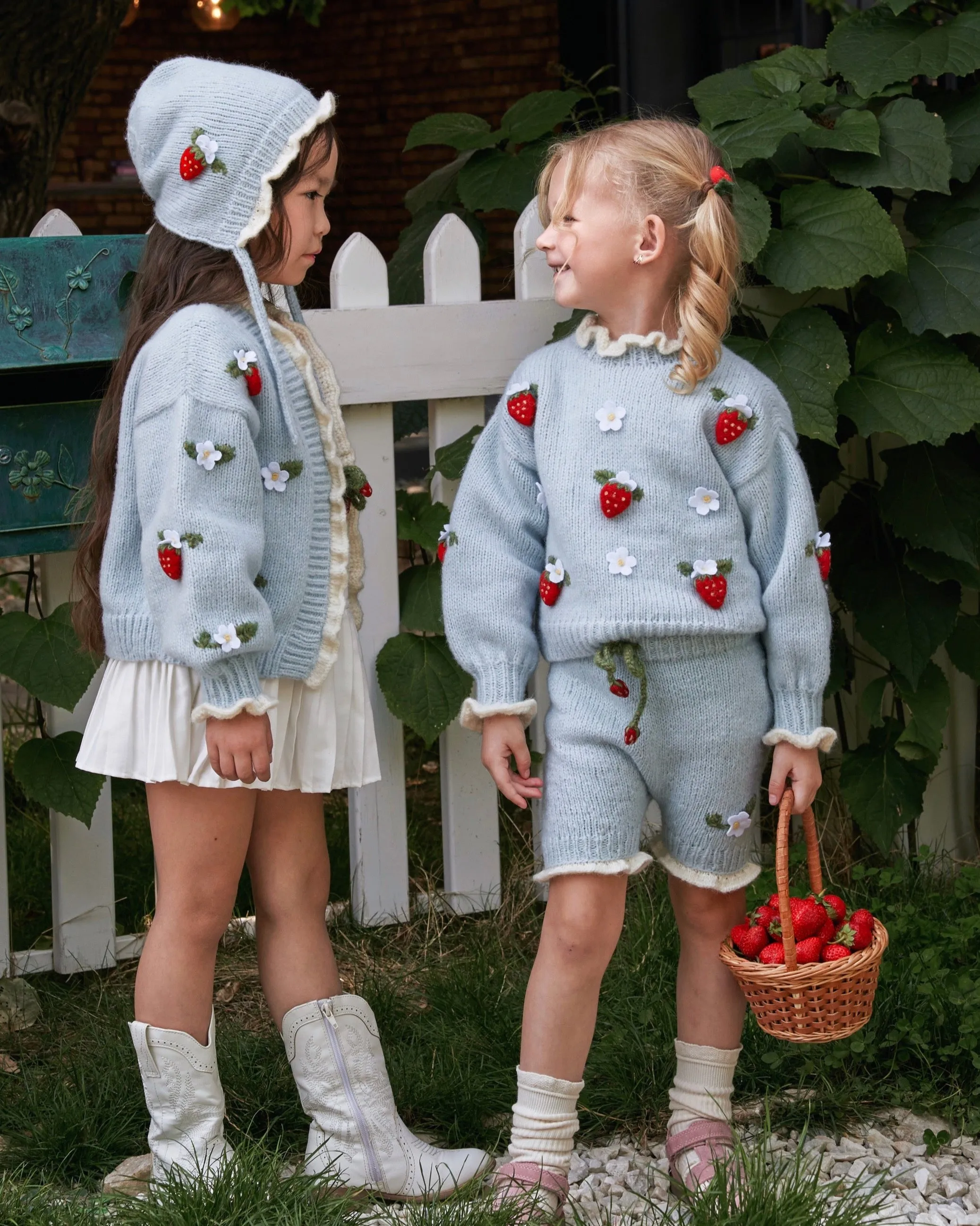 Strawberries Pullover | Blue