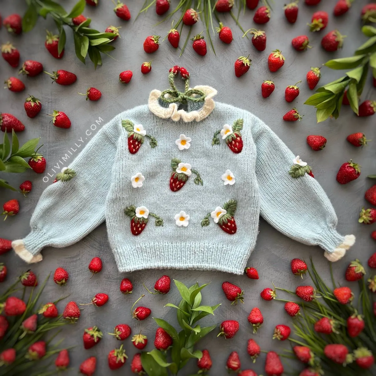 Strawberries Pullover | Blue