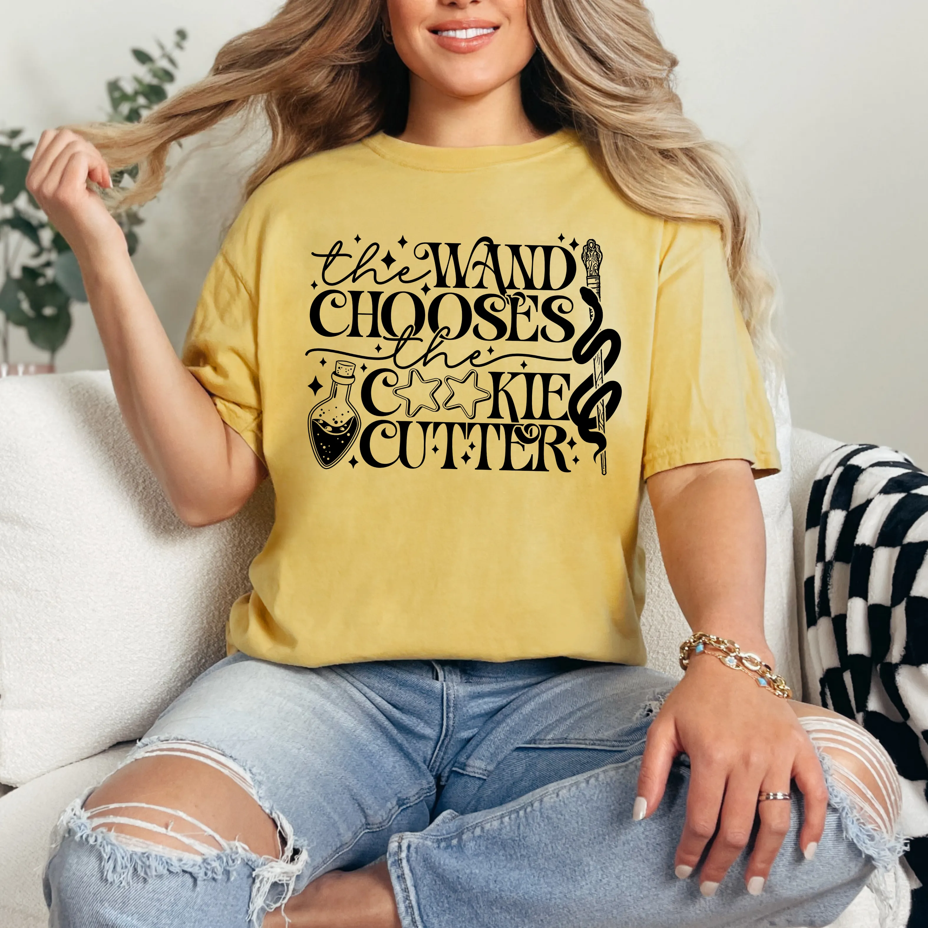 The Wand Chooses [Black Design] - T-Shirt