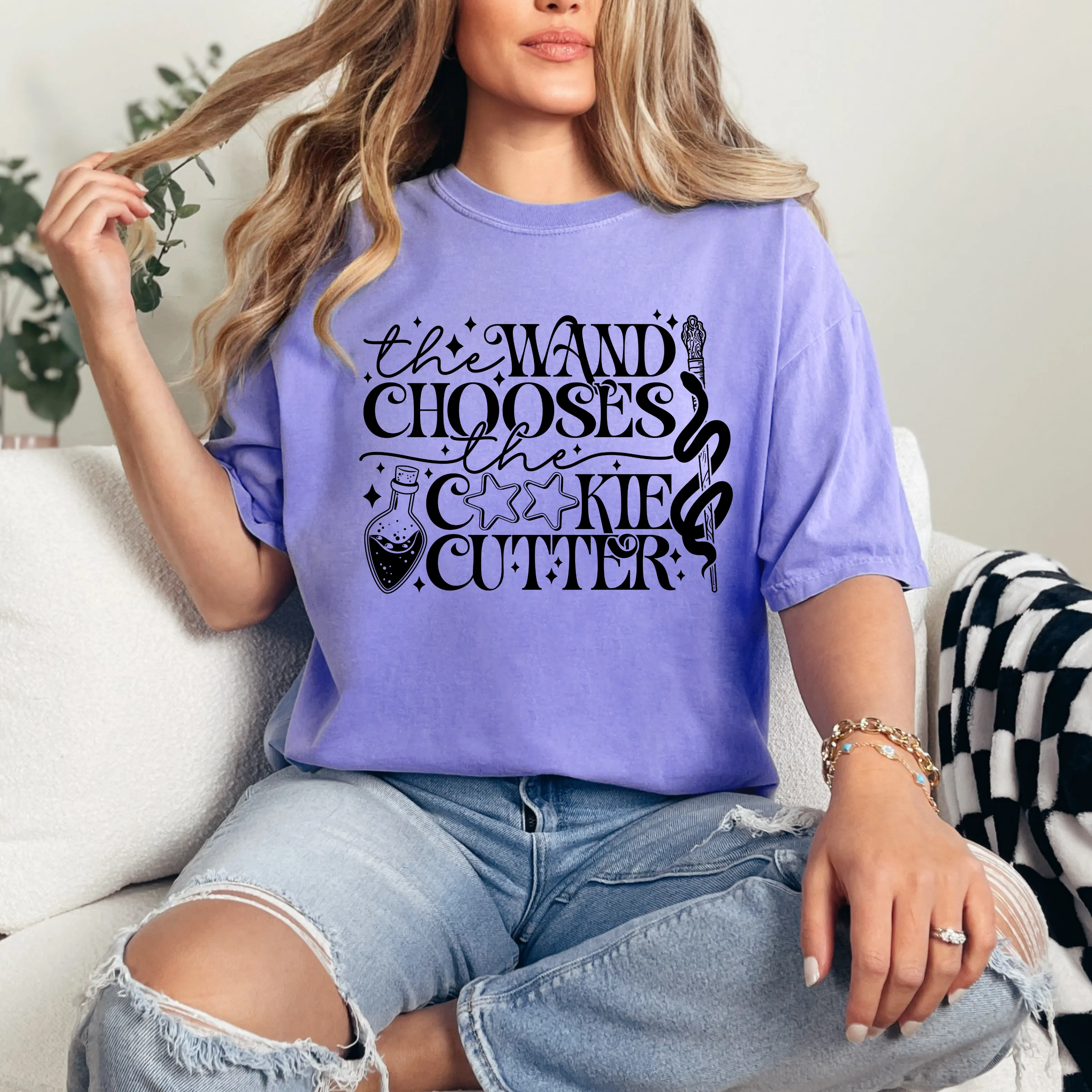 The Wand Chooses [Black Design] - T-Shirt