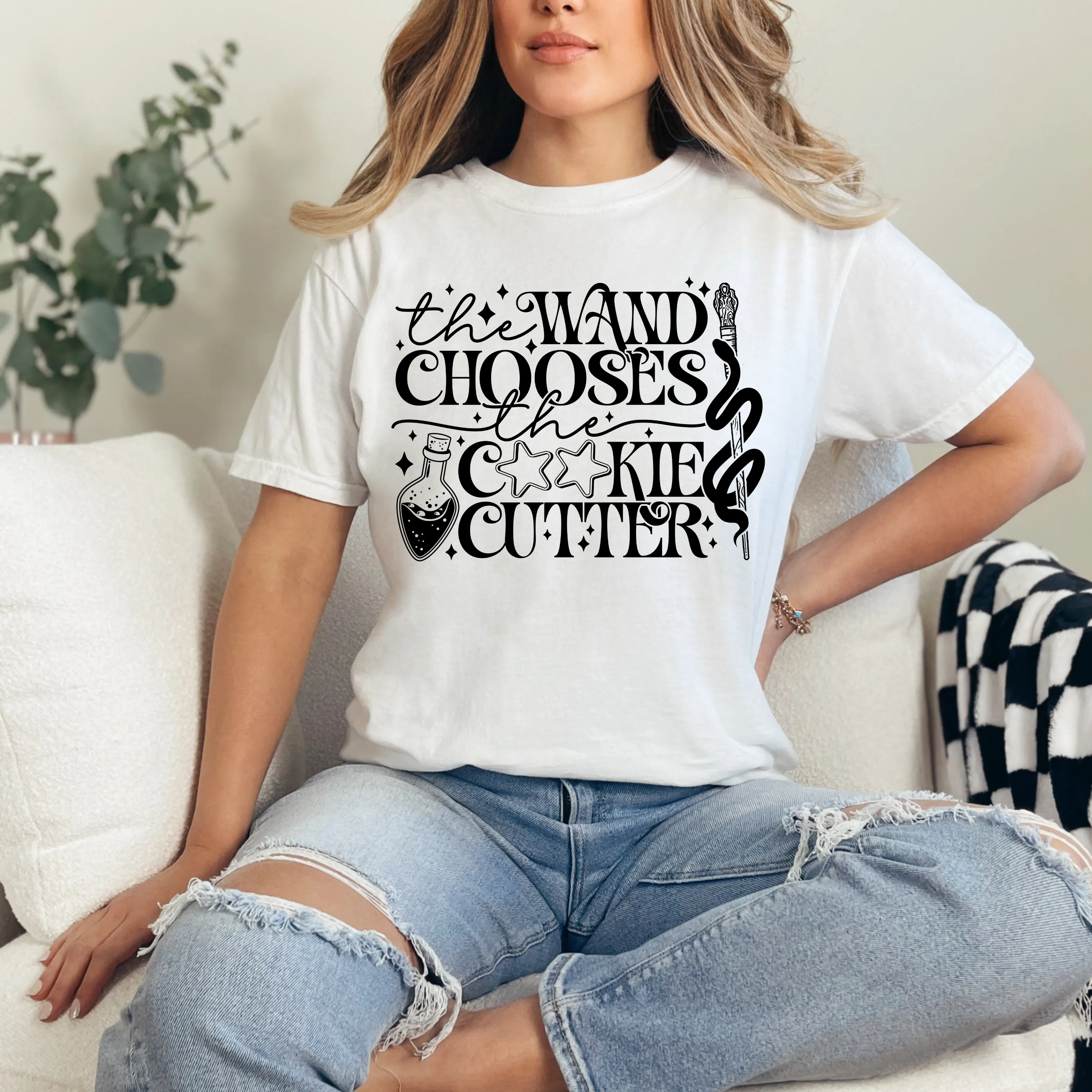The Wand Chooses [Black Design] - T-Shirt