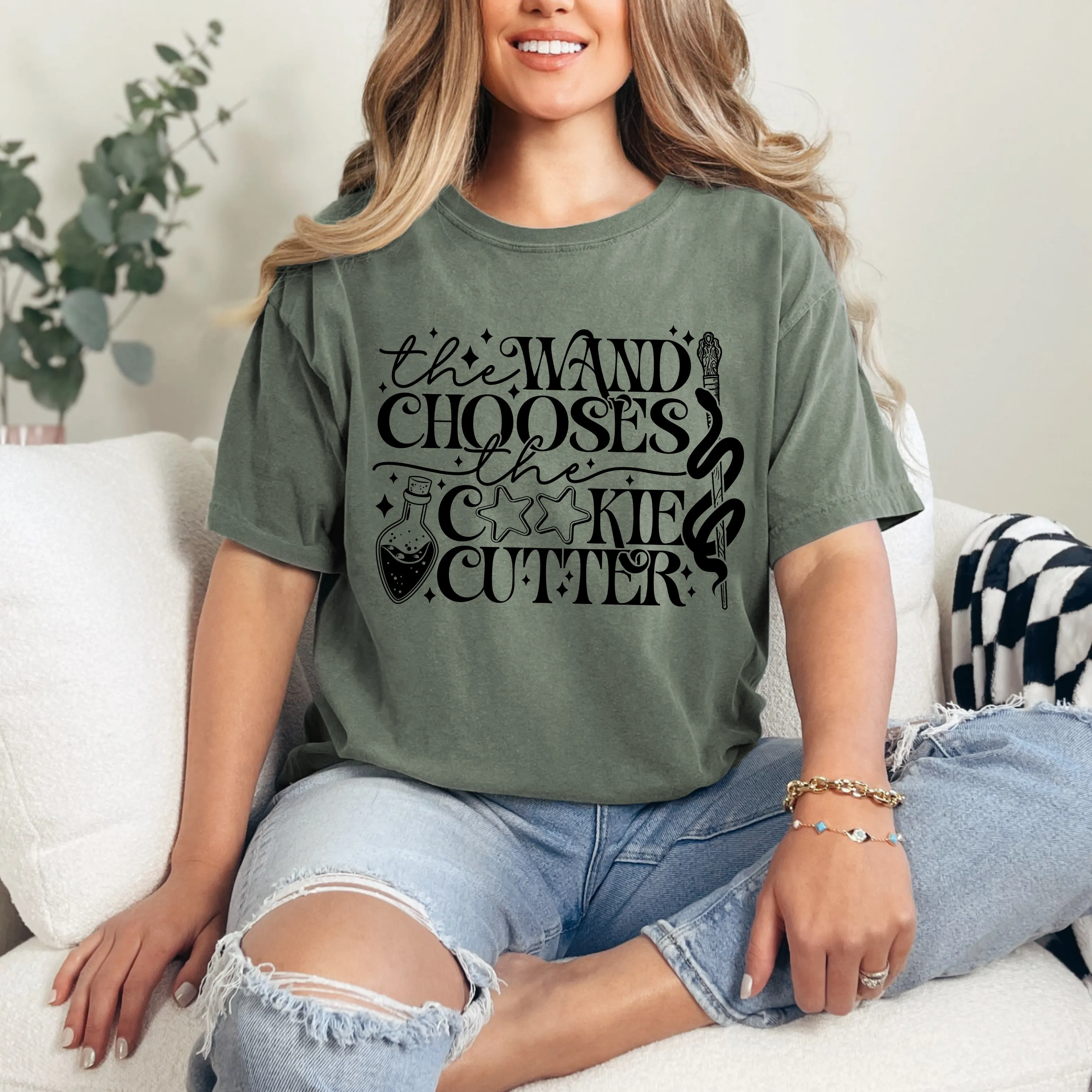 The Wand Chooses [Black Design] - T-Shirt